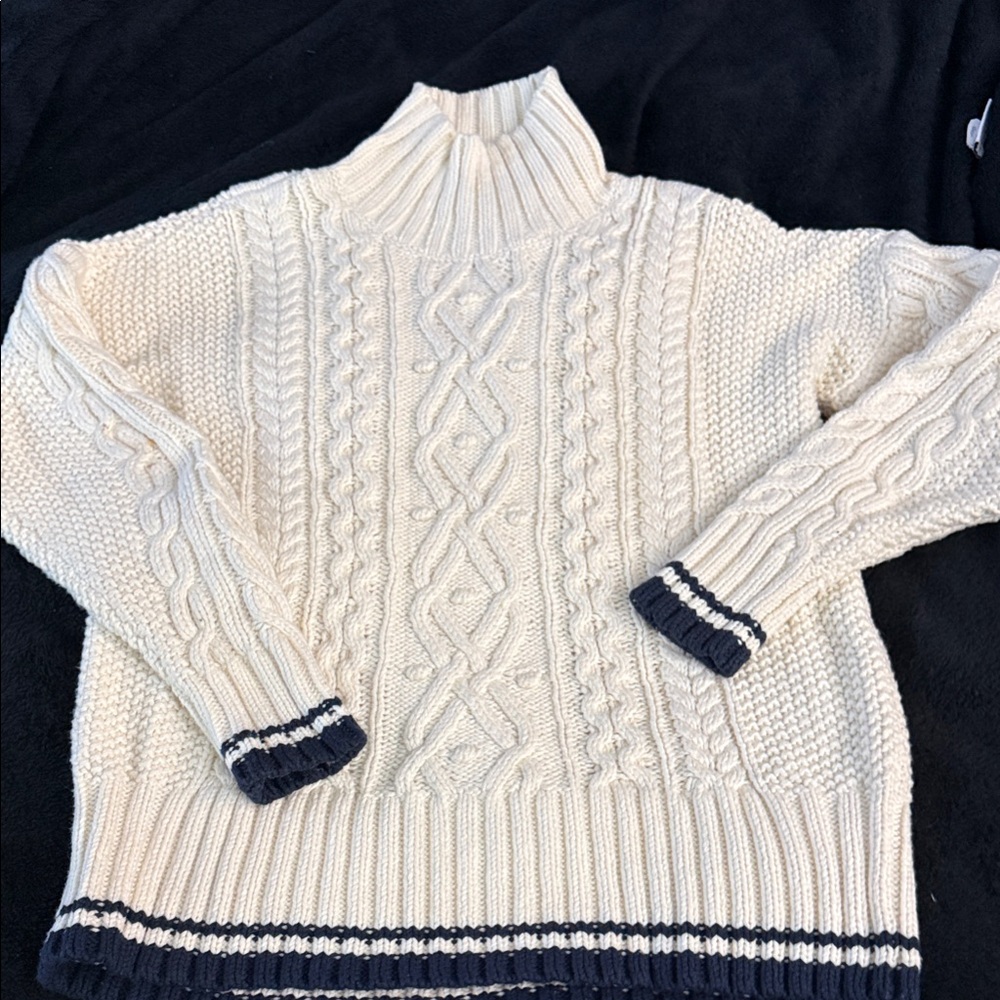 Vineyard Vines Ivory and Navy Turtleneck Sweater size small